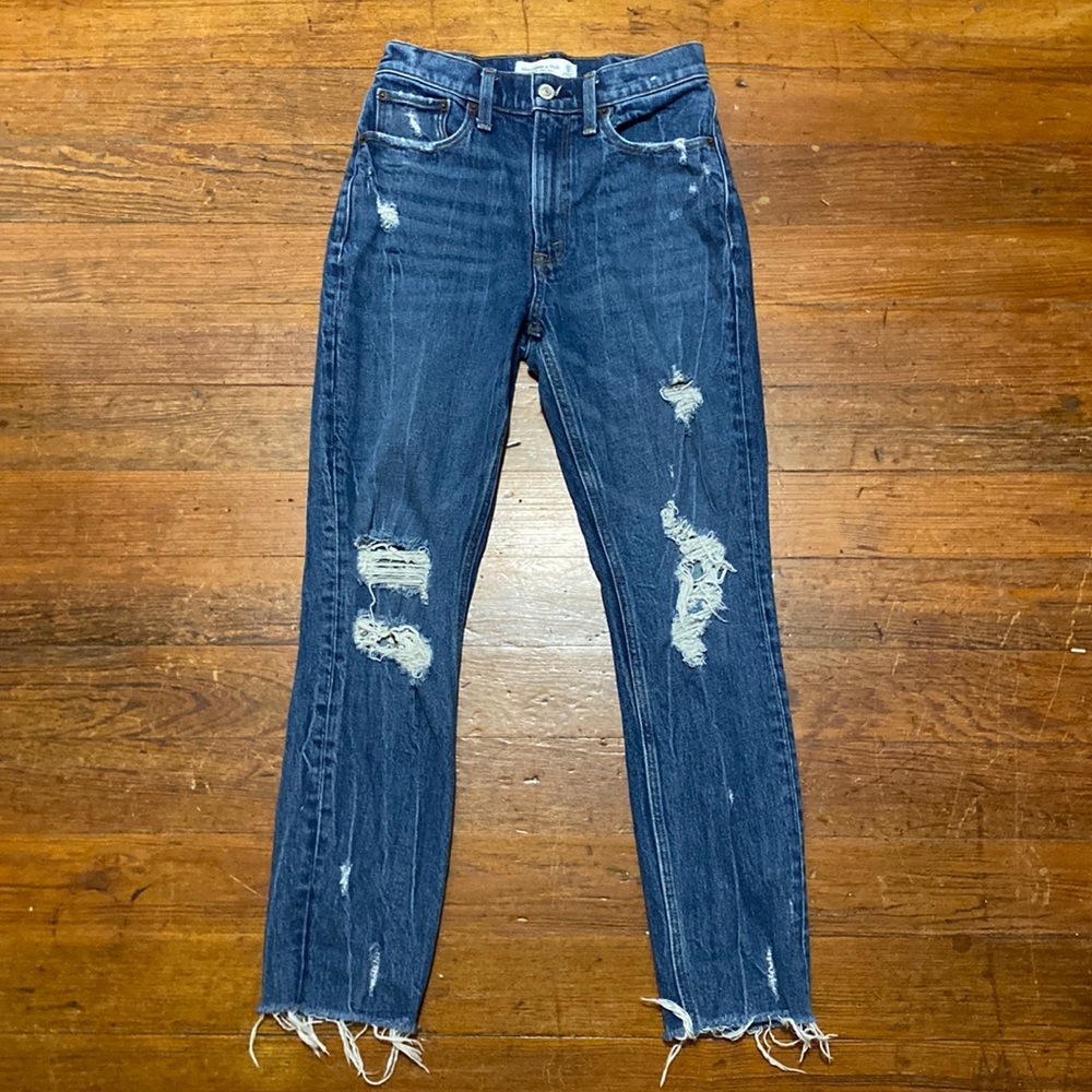 A&F High Rise Mom Jeans #170N